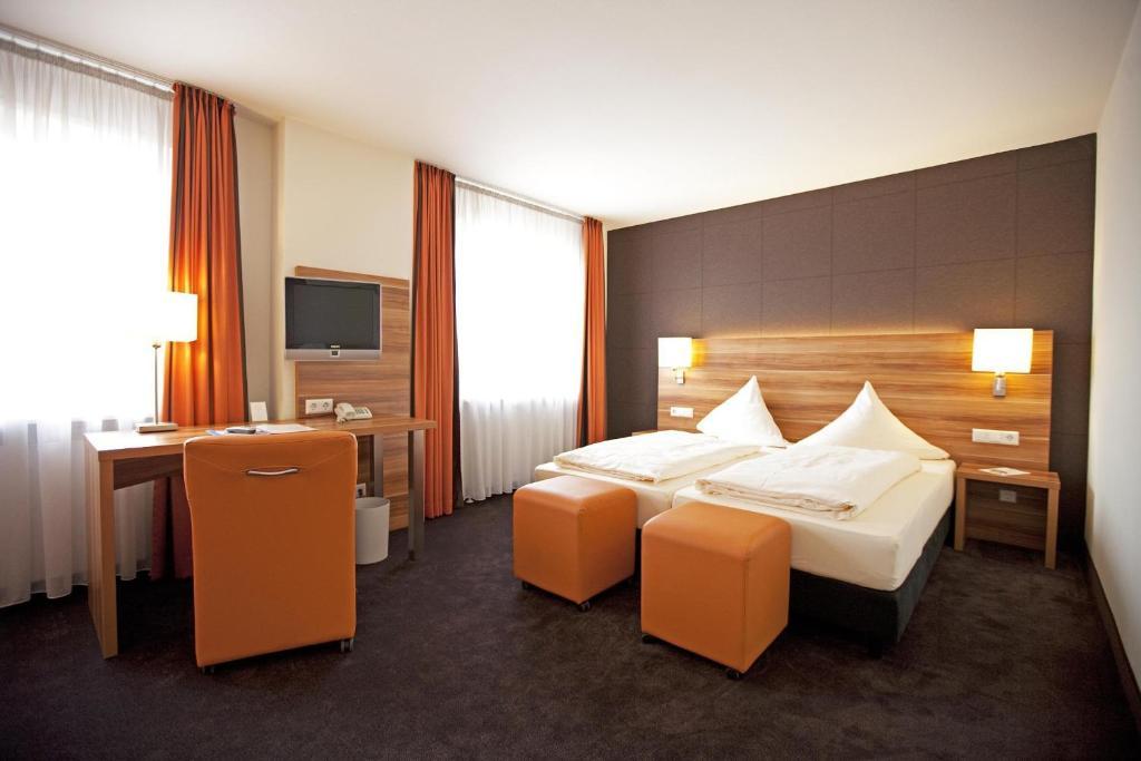 Hotel Hirsch ليونبيرغ الغرفة الصورة