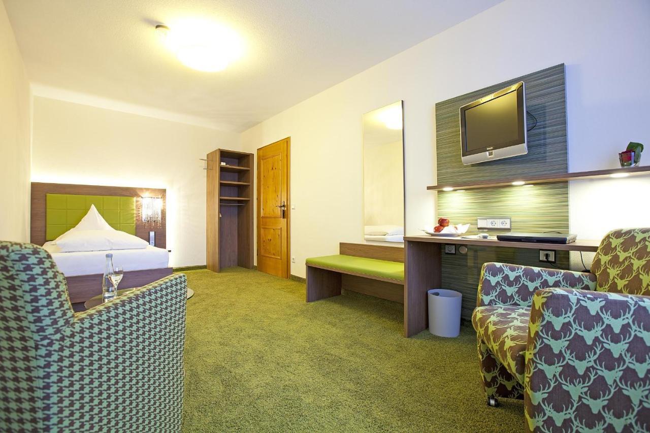 Hotel Hirsch ليونبيرغ الغرفة الصورة